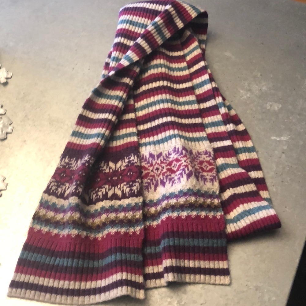Wool Scarf 🧣 - Picture 2 of 5